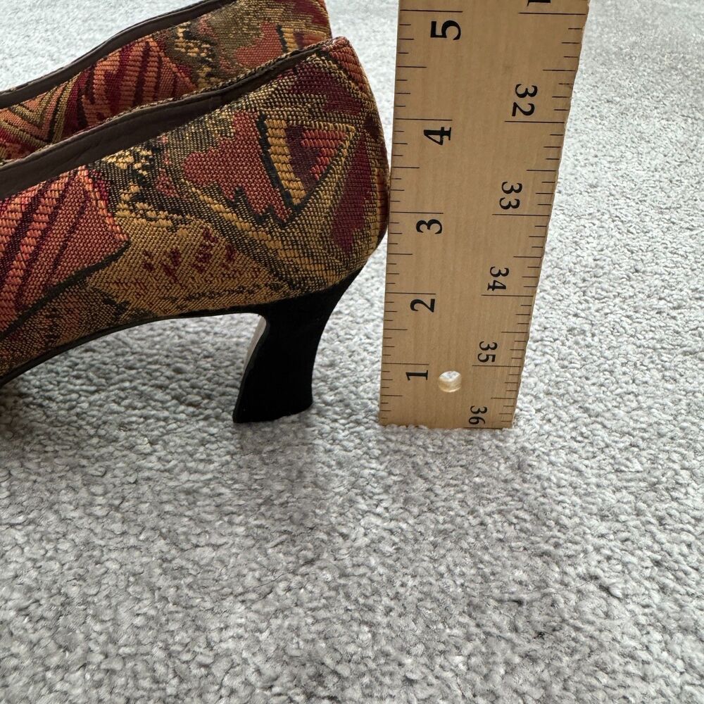 Phyllis Poland Tapestry Pointed Toe Kitten Heels Womens 8B Multi-Color Retro - Picture 13 of 13
